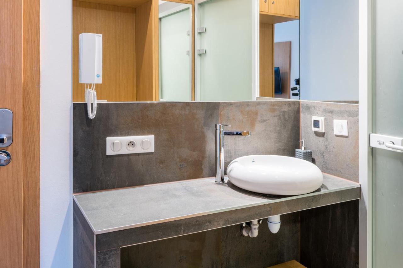 Tcz Wozna Aparthotel Познан Екстериор снимка